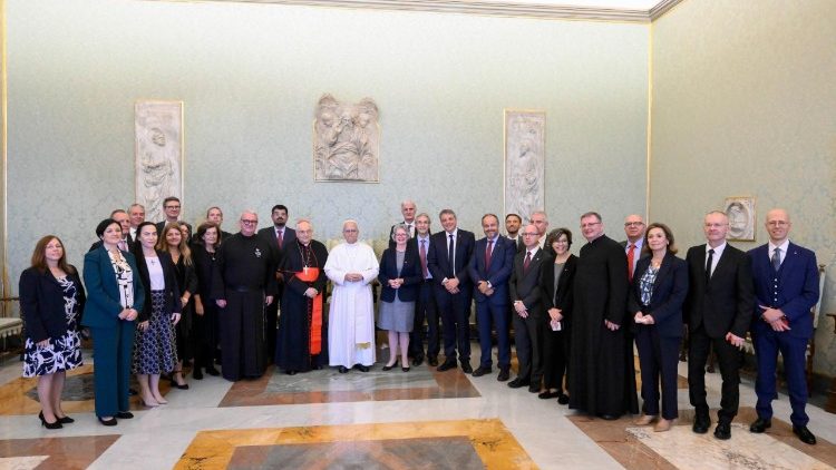 Foto de grupo ao final da audiência à ACS