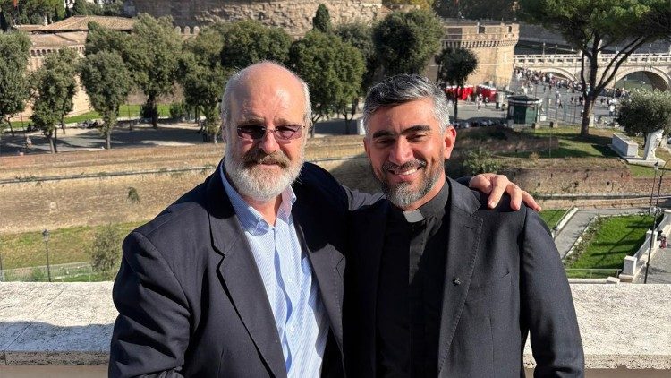 Silvonei José e Padre Anderson