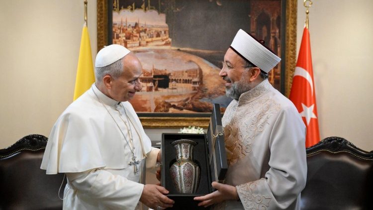 O Papa com o presidente para os Assuntos Religiosos, Safi Arpaguş   