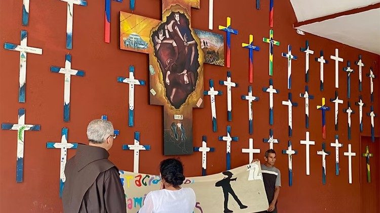 A capela da casa de refúgio. Fonte: La 72, Hogar-Refugio para Personas Migrantes A capela da casa de refúgio. Fonte: La 72, Hogar-Refugio para Personas Migrantes