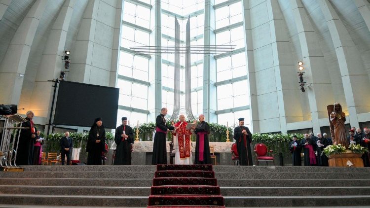 Leão XIV no encontro com bispos e religiosos no Santuário de Harissa