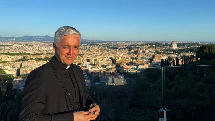 Padre Arnaldo Rodrigues Padre Arnaldo Rodrigues