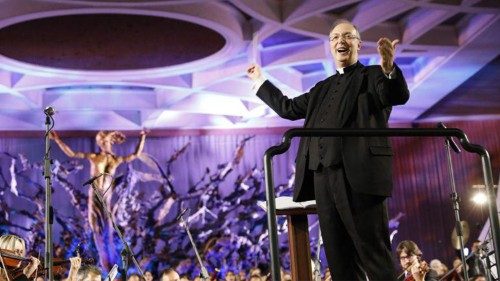 "Concerto com os Pobres" no Vaticano com maestro Frisina e Michael Bublé 