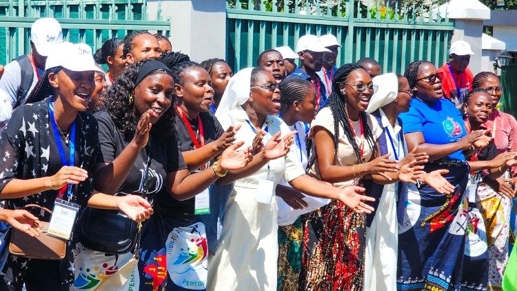 Moçambicanos felizes com a visita do Cardeal Pietro Parolin, enviado do Papa Leão XIV Moçambicanos felizes com a visita do Cardeal Pietro Parolin, enviado do Papa Leão XIV