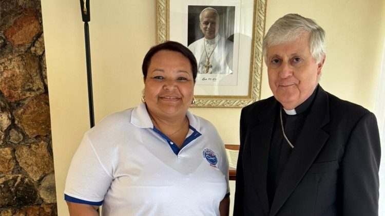 A nova presidente da SSVP Brasil, Elisabete Maria Castro, com o núncio dom Giambattista Diquattro