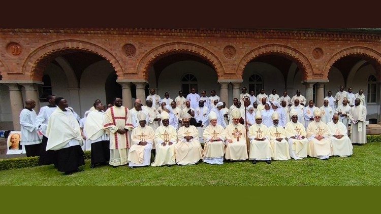 A celebração de memória e gratidão contou com a presença de prelados, clero, religiosos e fiéis A celebração de memória e gratidão contou com a presença de prelados, clero, religiosos e fiéis