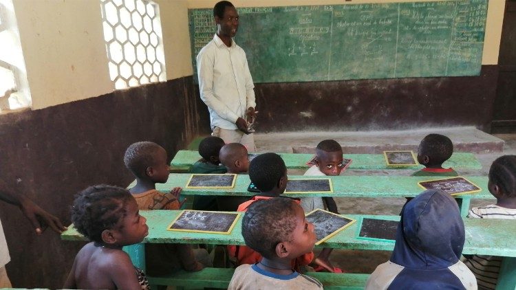 ‘’A escola católica é um ambiente em que fé, cultura e vida se entrelaçam …' - Escola católica na RCA